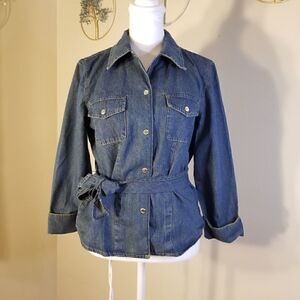 EUC!
Womens Jones New York Signature Denim Shirt with Sash Size Small